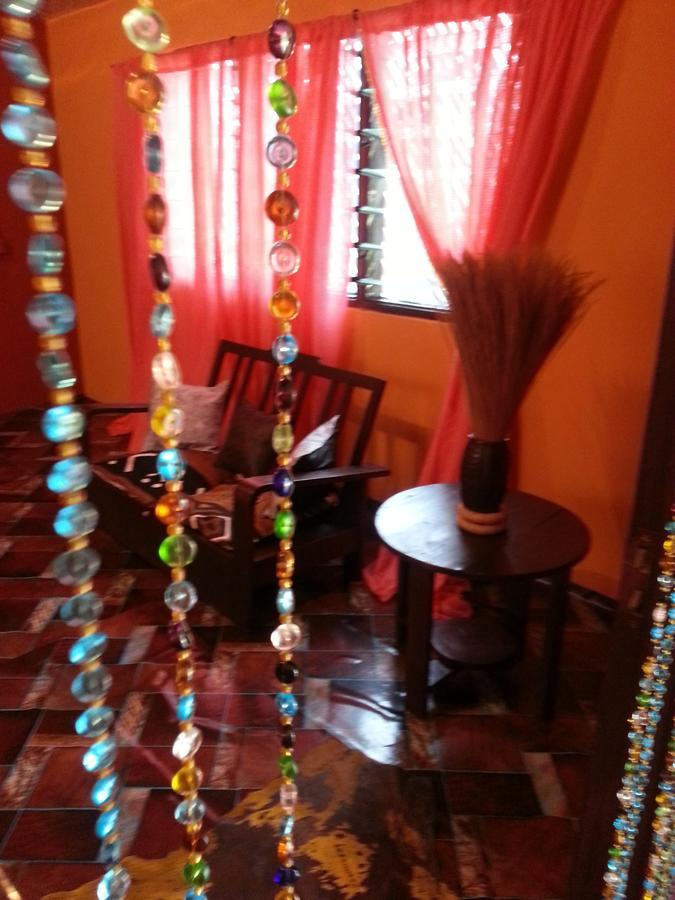 Golden Lilies Hotel Kokrobite ภายนอก รูปภาพ