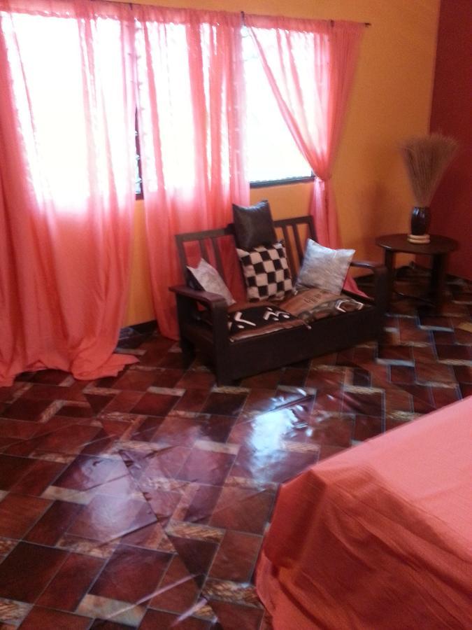 Golden Lilies Hotel Kokrobite ภายนอก รูปภาพ