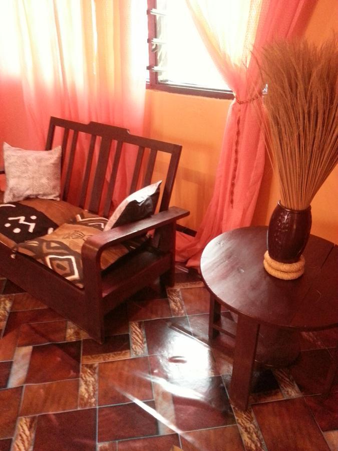 Golden Lilies Hotel Kokrobite ภายนอก รูปภาพ