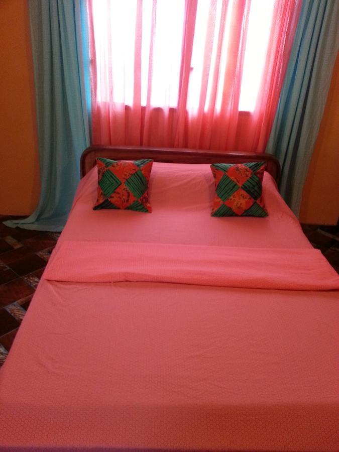 Golden Lilies Hotel Kokrobite ภายนอก รูปภาพ
