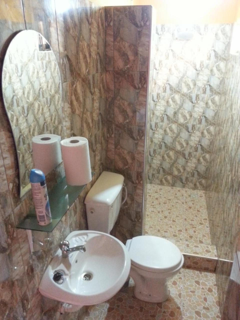 Golden Lilies Hotel Kokrobite ภายนอก รูปภาพ