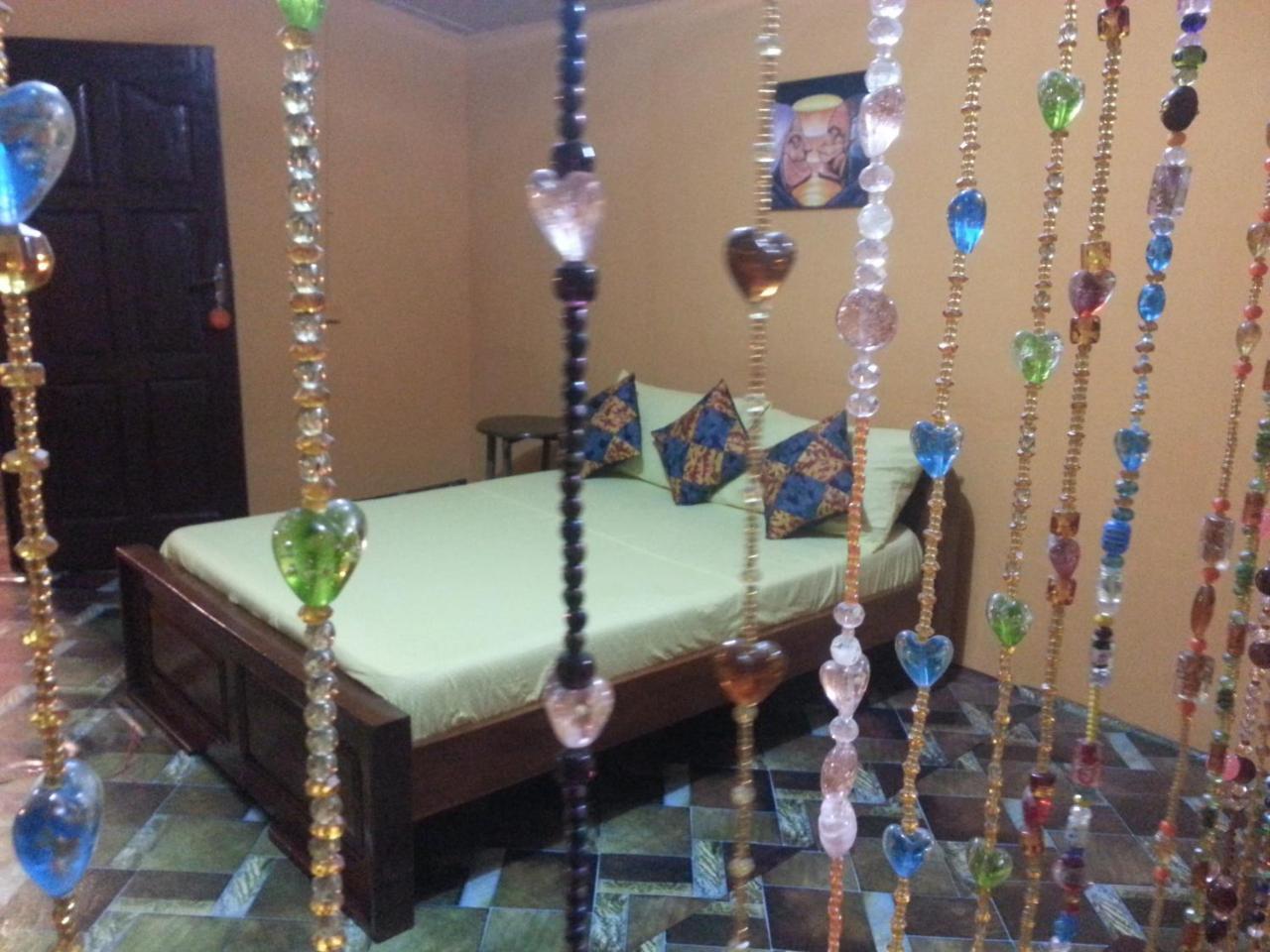 Golden Lilies Hotel Kokrobite ภายนอก รูปภาพ