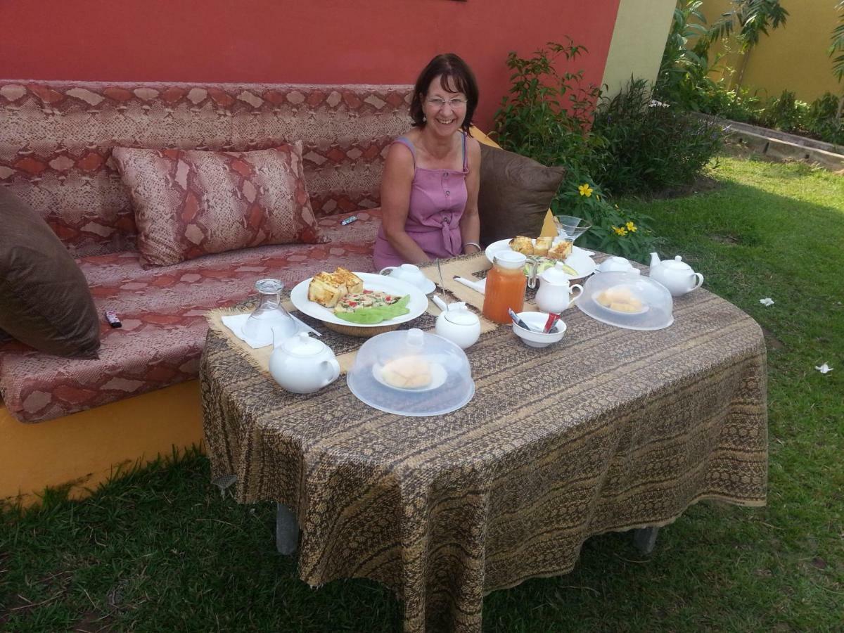 Golden Lilies Hotel Kokrobite ภายนอก รูปภาพ