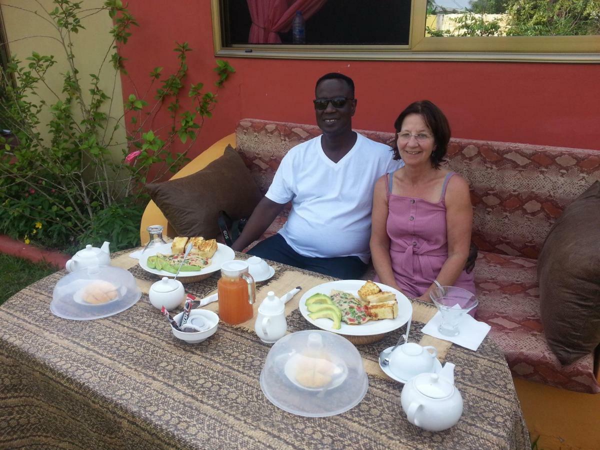 Golden Lilies Hotel Kokrobite ภายนอก รูปภาพ