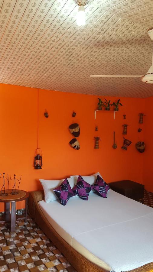 Golden Lilies Hotel Kokrobite ภายนอก รูปภาพ