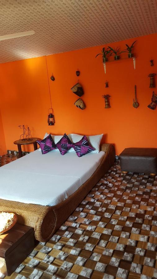 Golden Lilies Hotel Kokrobite ภายนอก รูปภาพ